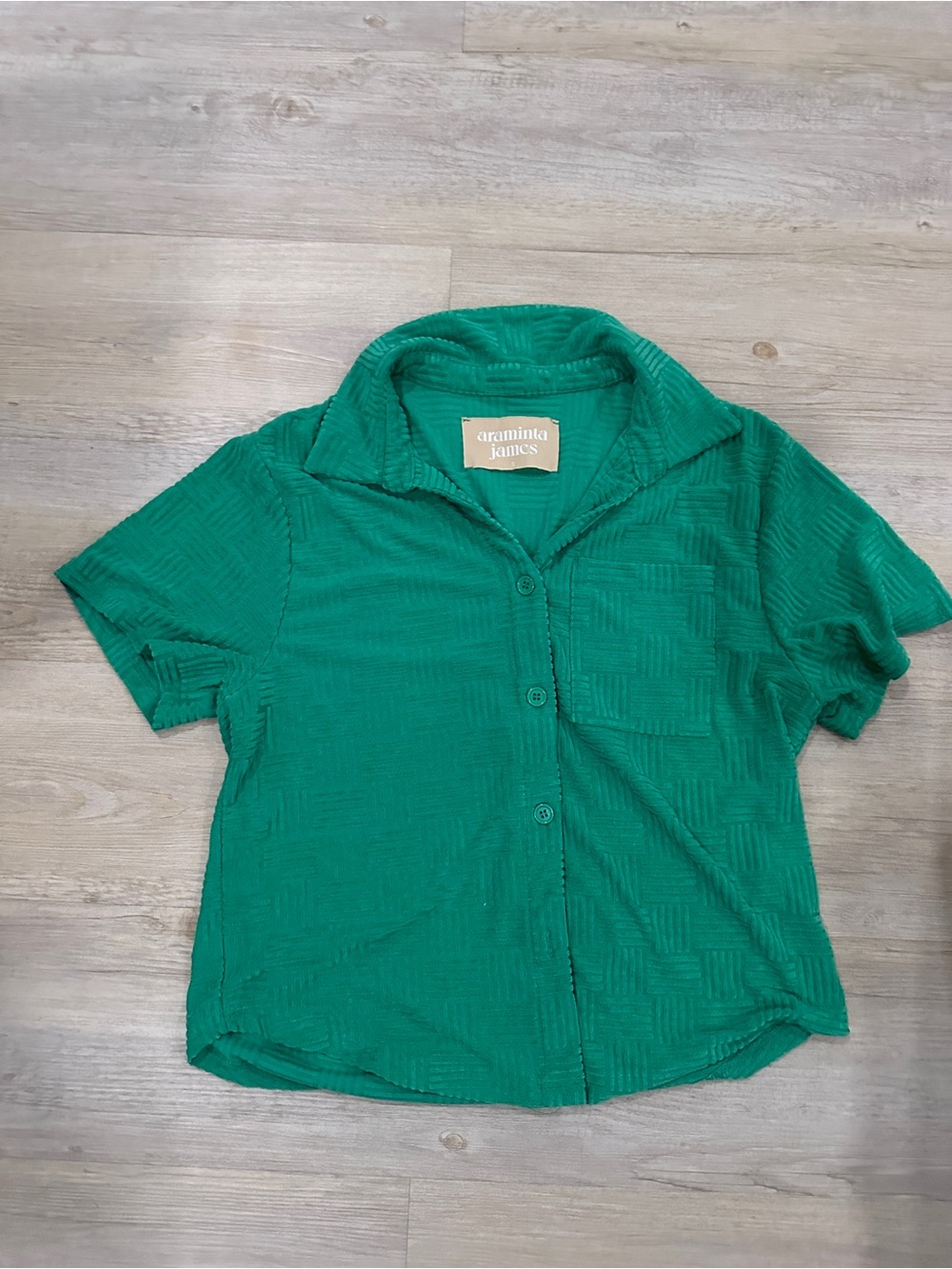 Araminta James Women's Green Short-Sleeve Button-Down Shirt
